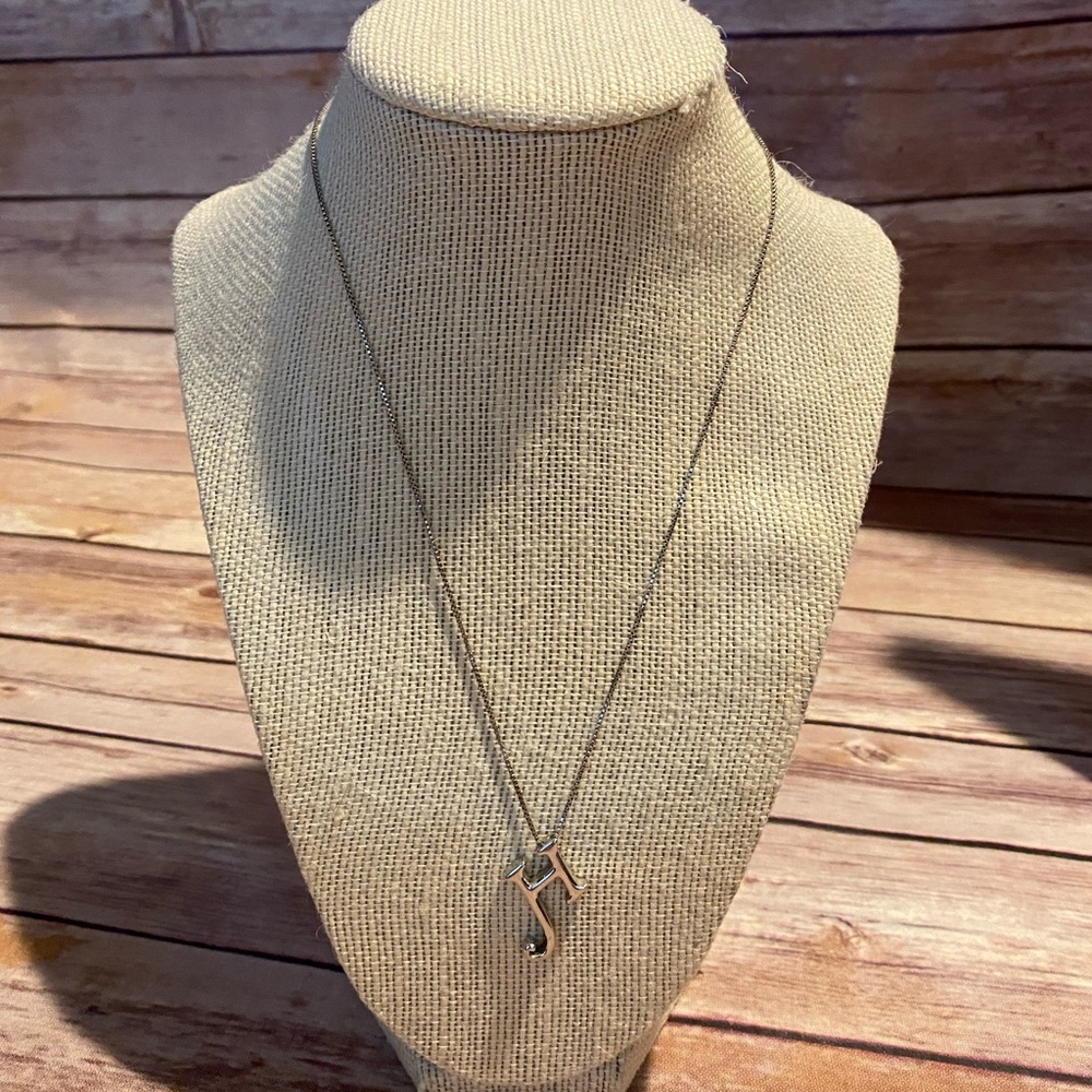 Initial necklace “H”